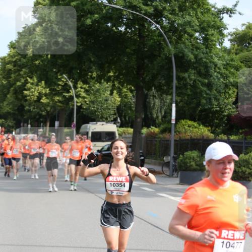 15.06.2025 - REWE Women's Run Jannik Wohlers http://msf.ph/oto/7949744 15.06.2025 09:48:26 Laufen 10354, 10477 meine-sportfotos.de