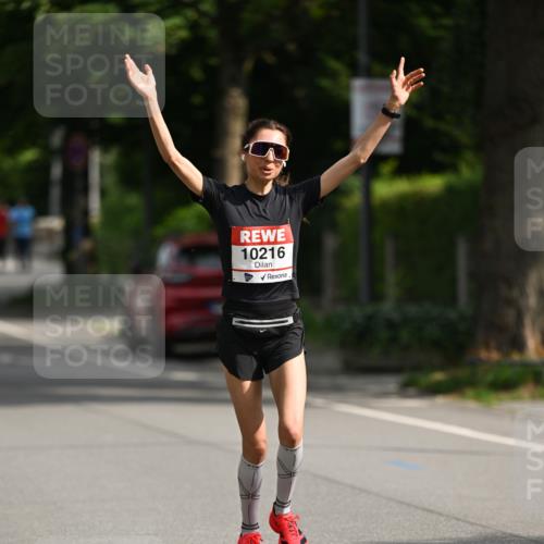 15.06.2025 - REWE Women's Run Dr. Thomas Lammeyer http://msf.ph/oto/7949818 15.06.2025 09:34:55 Laufen 10216 meine-sportfotos.de