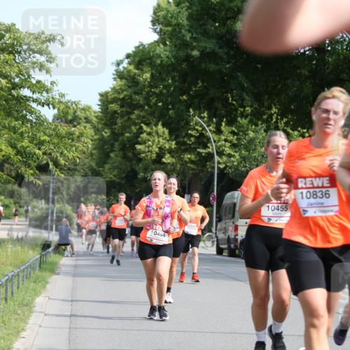 15.06.2025 - REWE Women's Run Jannik Wohlers http://msf.ph/oto/7949881 15.06.2025 09:48:38 Laufen 10358, 0464, 10836, 104, 10455, 9 meine-sportfotos.de