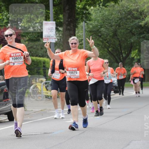 15.06.2025 - REWE Women's Run Jannik Wohlers http://msf.ph/oto/7949911 15.06.2025 08:32:14 Laufen 0504, 2825, 10803, 0782, 10575 meine-sportfotos.de