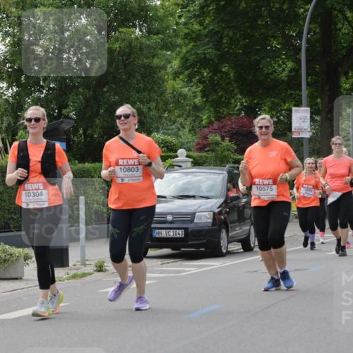 15.06.2025 - REWE Women's Run Jannik Wohlers http://msf.ph/oto/7949927 15.06.2025 08:32:16 Laufen 10304, 10803, 1043, 10575, 10840, 139 meine-sportfotos.de