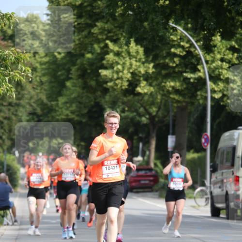 15.06.2025 - REWE Women's Run Jannik Wohlers http://msf.ph/oto/7949930 15.06.2025 09:48:42 Laufen 10421 meine-sportfotos.de