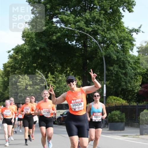 15.06.2025 - REWE Women's Run Jannik Wohlers http://msf.ph/oto/7949951 15.06.2025 09:48:48 Laufen 10398, 10648, 10747, 10239, 10650 meine-sportfotos.de