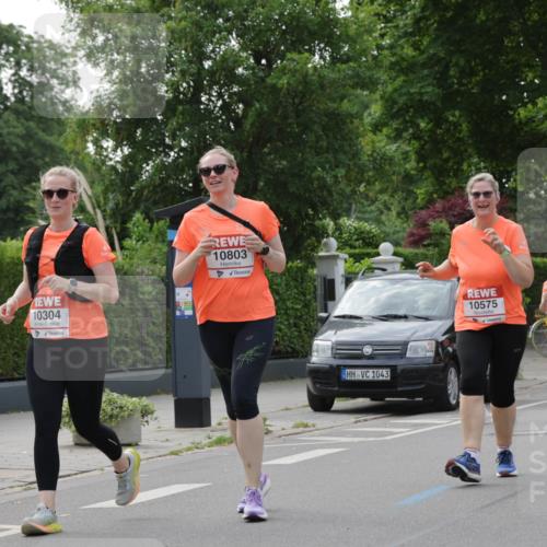 15.06.2025 - REWE Women's Run Jannik Wohlers http://msf.ph/oto/7949957 15.06.2025 08:32:17 Laufen 10304, 10803, 1043, 10575, 10840, 7084 meine-sportfotos.de
