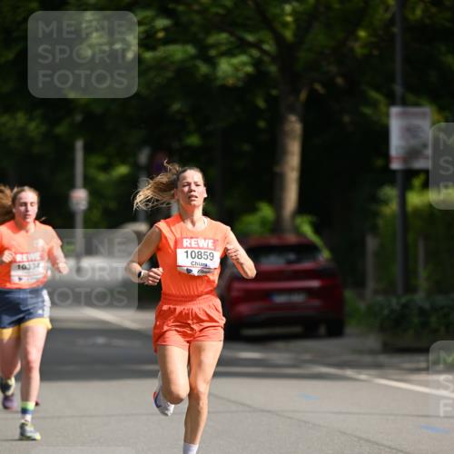 15.06.2025 - REWE Women's Run Dr. Thomas Lammeyer http://msf.ph/oto/7949991 15.06.2025 09:35:12 Laufen 10859, 10334 meine-sportfotos.de