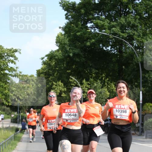 15.06.2025 - REWE Women's Run Jannik Wohlers http://msf.ph/oto/7950015 15.06.2025 09:48:52 Laufen 1063, 10648, 10718, 10398 meine-sportfotos.de