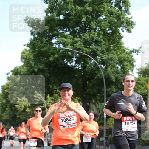 15.06.2025 - REWE Women's Run Jannik Wohlers http://msf.ph/oto/7950064 15.06.2025 09:49:01 Laufen 0418, 10822, 10685, 10753 meine-sportfotos.de