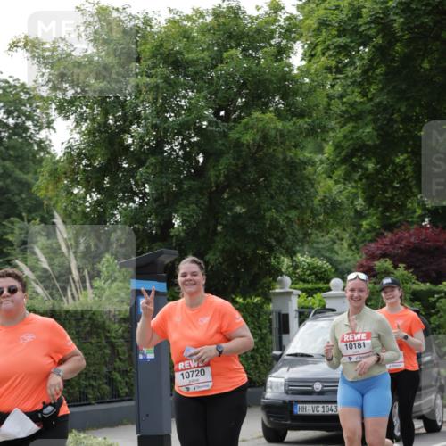15.06.2025 - REWE Women's Run Jannik Wohlers http://msf.ph/oto/7950276 15.06.2025 08:32:31 Laufen 10720, 1043, 10181 meine-sportfotos.de