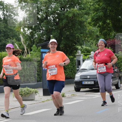 15.06.2025 - REWE Women's Run Jannik Wohlers http://msf.ph/oto/7950550 15.06.2025 08:32:47 Laufen 10660, 1043, 10419, 10504 meine-sportfotos.de