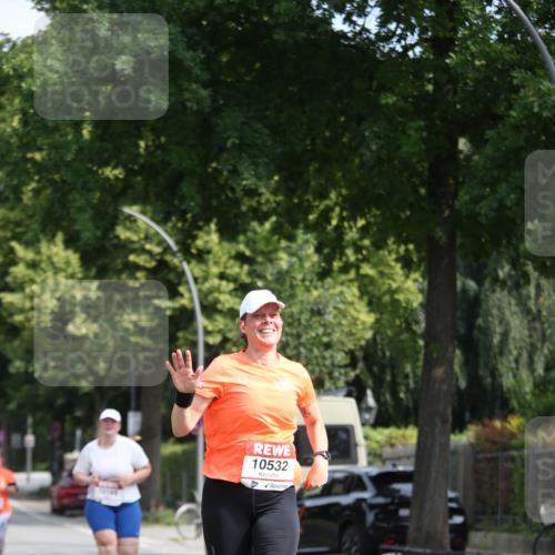 15.06.2025 - REWE Women's Run Jannik Wohlers http://msf.ph/oto/7950643 15.06.2025 09:49:42 Laufen 10532 meine-sportfotos.de