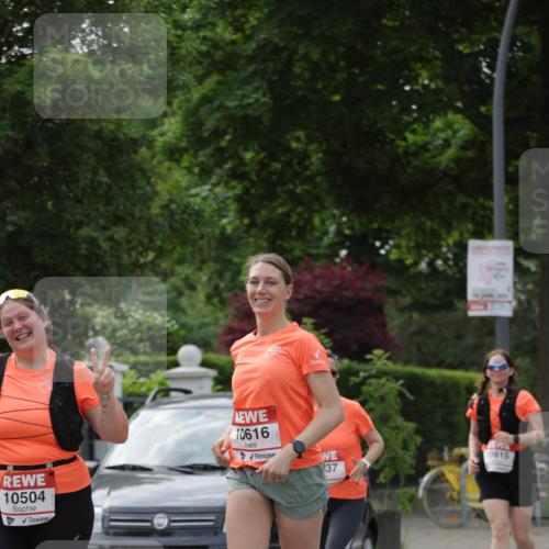 15.06.2025 - REWE Women's Run Jannik Wohlers http://msf.ph/oto/7950648 15.06.2025 08:32:50 Laufen 10504, 1043, 10616, 37, 10815 meine-sportfotos.de