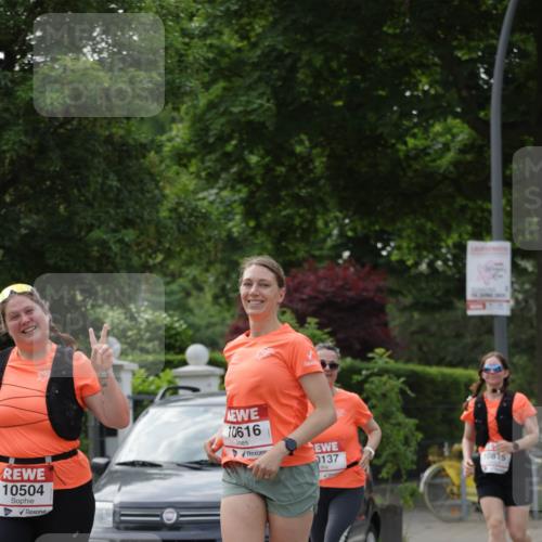 15.06.2025 - REWE Women's Run Jannik Wohlers http://msf.ph/oto/7950652 15.06.2025 08:32:50 Laufen 10504, 1043, 10616, 0137, 10875 meine-sportfotos.de