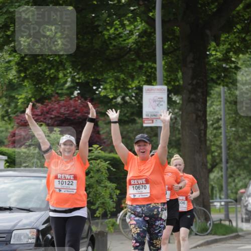 15.06.2025 - REWE Women's Run Jannik Wohlers http://msf.ph/oto/7950854 15.06.2025 08:32:57 Laufen 15, 10122, 10670, 606 meine-sportfotos.de