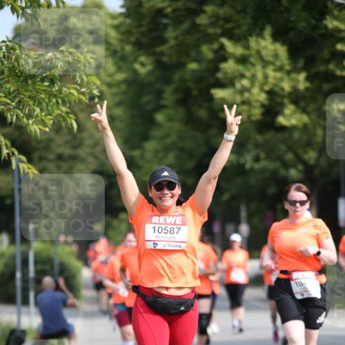 15.06.2025 - REWE Women's Run Jannik Wohlers http://msf.ph/oto/7951151 15.06.2025 09:50:24 Laufen 10587, 10497 meine-sportfotos.de
