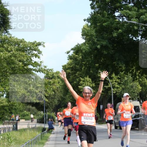 15.06.2025 - REWE Women's Run Jannik Wohlers http://msf.ph/oto/7951248 15.06.2025 09:50:30 Laufen 10253, 10759 meine-sportfotos.de