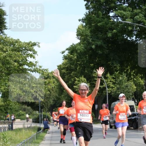 15.06.2025 - REWE Women's Run Jannik Wohlers http://msf.ph/oto/7951251 15.06.2025 09:50:30 Laufen 10791, 1, 10253, 104, 10238, 10759 meine-sportfotos.de