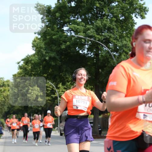 15.06.2025 - REWE Women's Run Jannik Wohlers http://msf.ph/oto/7951326 15.06.2025 09:50:35 Laufen 10791 meine-sportfotos.de