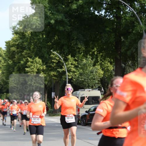 15.06.2025 - REWE Women's Run Jannik Wohlers http://msf.ph/oto/7951362 15.06.2025 09:50:46 Laufen 10110, 10109 meine-sportfotos.de