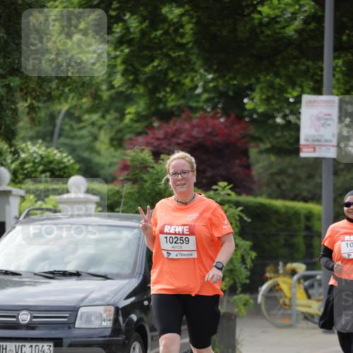 15.06.2025 - REWE Women's Run Jannik Wohlers http://msf.ph/oto/7951460 15.06.2025 08:33:38 Laufen 1043, 10259, 10 meine-sportfotos.de