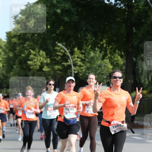15.06.2025 - REWE Women's Run Jannik Wohlers http://msf.ph/oto/7951476 15.06.2025 09:50:54 Laufen 10382, 1044, 10709, 10288, 10657 meine-sportfotos.de