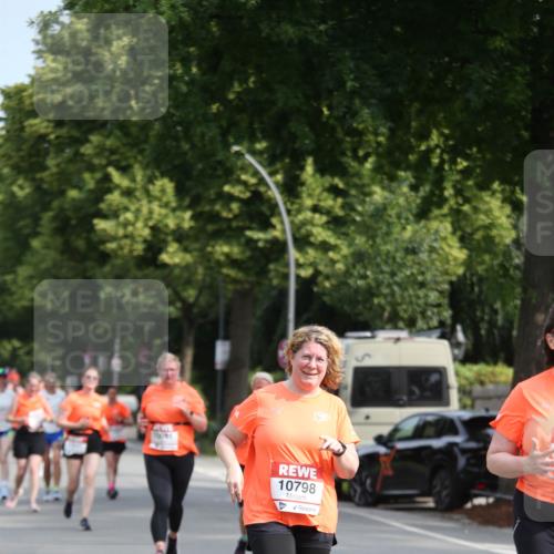 15.06.2025 - REWE Women's Run Jannik Wohlers http://msf.ph/oto/7951916 15.06.2025 09:51:44 Laufen 10798 meine-sportfotos.de