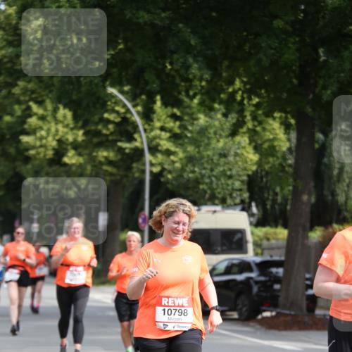 15.06.2025 - REWE Women's Run Jannik Wohlers http://msf.ph/oto/7951925 15.06.2025 09:51:45 Laufen 10798 meine-sportfotos.de