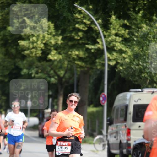 15.06.2025 - REWE Women's Run Jannik Wohlers http://msf.ph/oto/7951957 15.06.2025 09:51:49 Laufen 10682 meine-sportfotos.de