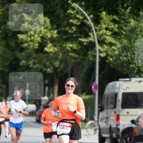 15.06.2025 - REWE Women's Run Jannik Wohlers http://msf.ph/oto/7951963 15.06.2025 09:51:49 Laufen 10682 meine-sportfotos.de