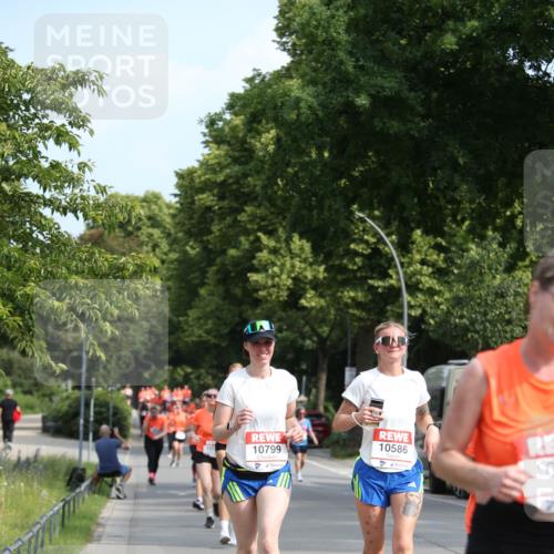 15.06.2025 - REWE Women's Run Jannik Wohlers http://msf.ph/oto/7952067 15.06.2025 09:51:57 Laufen 10586, 10799 meine-sportfotos.de