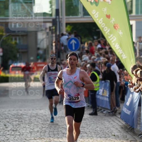 13.06.2025 - Holstenköstenlauf Felixshl http://msf.ph/oto/7952799 13.06.2025 19:42:05 Laufen 2529, 3213 meine-sportfotos.de