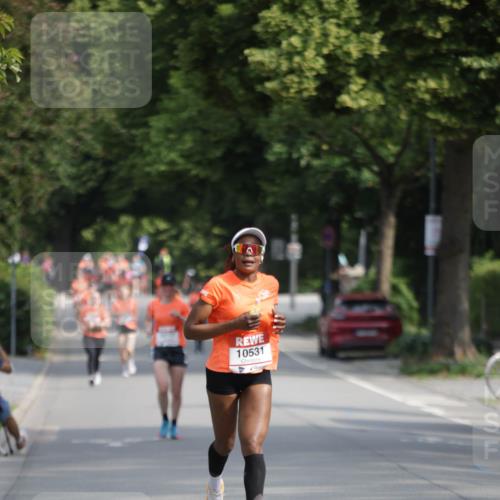 15.06.2025 - REWE Women's Run Jannik Wohlers http://msf.ph/oto/7953380 15.06.2025 08:48:33 Laufen 10531 meine-sportfotos.de