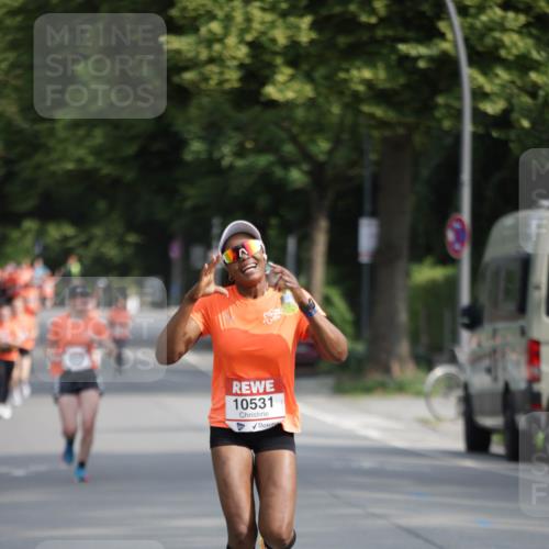 15.06.2025 - REWE Women's Run Jannik Wohlers http://msf.ph/oto/7953400 15.06.2025 08:48:35 Laufen 10531 meine-sportfotos.de