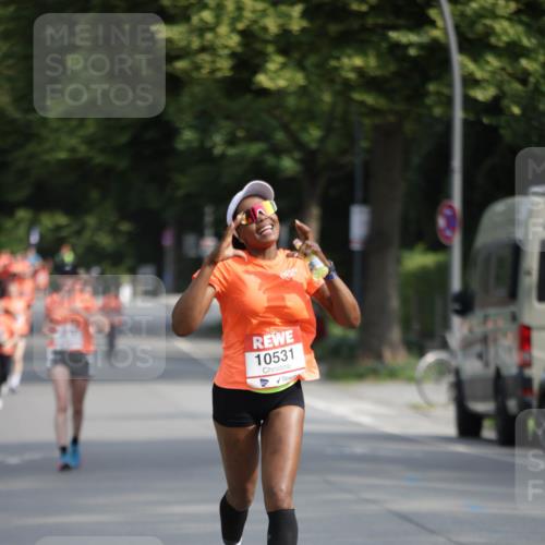 15.06.2025 - REWE Women's Run Jannik Wohlers http://msf.ph/oto/7953407 15.06.2025 08:48:35 Laufen 10531 meine-sportfotos.de