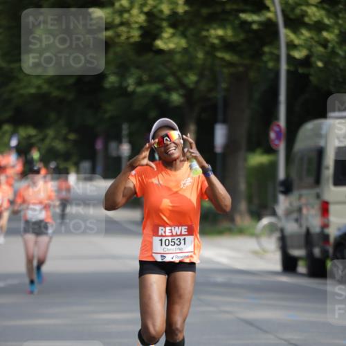 15.06.2025 - REWE Women's Run Jannik Wohlers http://msf.ph/oto/7953415 15.06.2025 08:48:35 Laufen 10531 meine-sportfotos.de