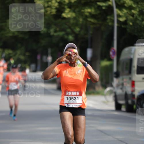 15.06.2025 - REWE Women's Run Jannik Wohlers http://msf.ph/oto/7953427 15.06.2025 08:48:35 Laufen 10531 meine-sportfotos.de