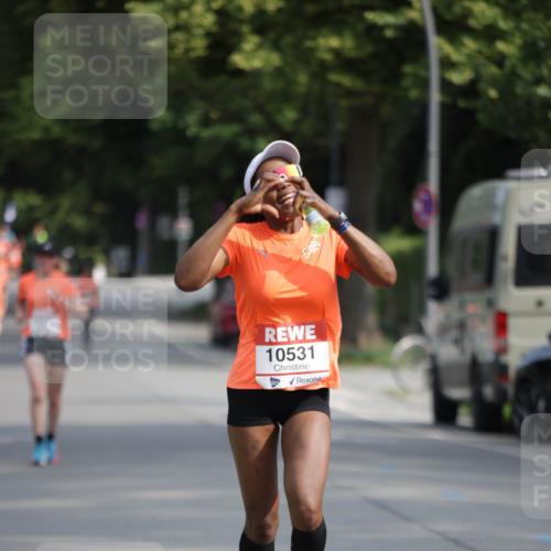 15.06.2025 - REWE Women's Run Jannik Wohlers http://msf.ph/oto/7953431 15.06.2025 08:48:35 Laufen 10531 meine-sportfotos.de