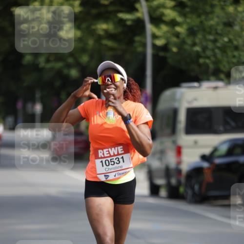 15.06.2025 - REWE Women's Run Jannik Wohlers http://msf.ph/oto/7953451 15.06.2025 08:48:36 Laufen 10531 meine-sportfotos.de
