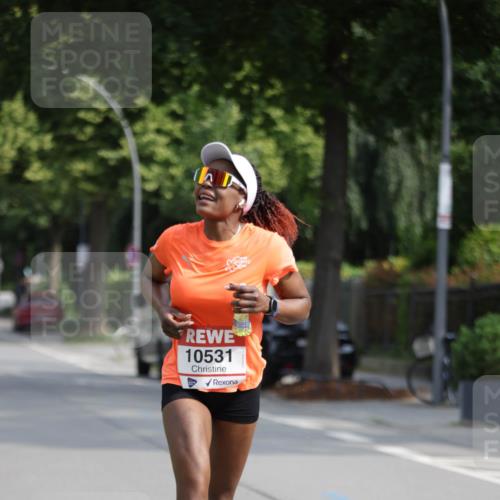 15.06.2025 - REWE Women's Run Jannik Wohlers http://msf.ph/oto/7953459 15.06.2025 08:48:37 Laufen 10531 meine-sportfotos.de