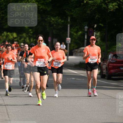 15.06.2025 - REWE Women's Run Dr. Thomas Lammeyer http://msf.ph/oto/7953615 15.06.2025 09:43:02 Laufen 10867, 10693, 10341, 10123 meine-sportfotos.de