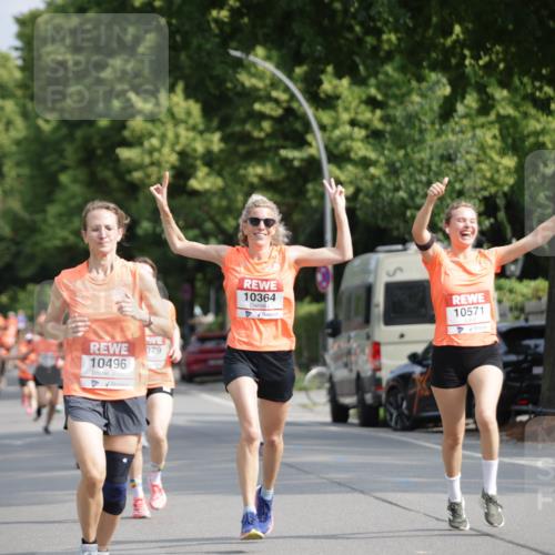 15.06.2025 - REWE Women's Run Jannik Wohlers http://msf.ph/oto/7953830 15.06.2025 08:49:05 Laufen 079, 10496, 4, 10364, 10571 meine-sportfotos.de
