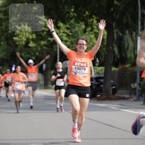 15.06.2025 - REWE Women's Run Jannik Wohlers http://msf.ph/oto/7953908 15.06.2025 08:49:07 Laufen 10079, 10 meine-sportfotos.de