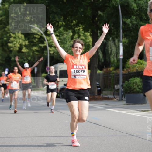 15.06.2025 - REWE Women's Run Jannik Wohlers http://msf.ph/oto/7953916 15.06.2025 08:49:08 Laufen 10079, 1 meine-sportfotos.de