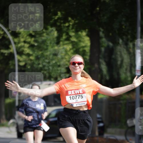 15.06.2025 - REWE Women's Run Jannik Wohlers http://msf.ph/oto/7954039 15.06.2025 08:49:14 Laufen 10775 meine-sportfotos.de