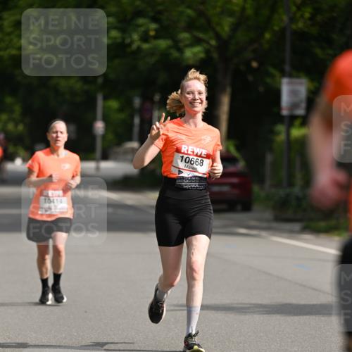 15.06.2025 - REWE Women's Run Dr. Thomas Lammeyer http://msf.ph/oto/7954055 15.06.2025 09:43:37 Laufen 10414, 10668 meine-sportfotos.de