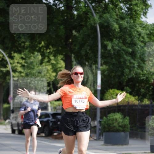 15.06.2025 - REWE Women's Run Jannik Wohlers http://msf.ph/oto/7954056 15.06.2025 08:49:15 Laufen 10775 meine-sportfotos.de