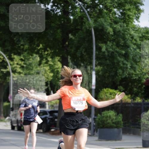 15.06.2025 - REWE Women's Run Jannik Wohlers http://msf.ph/oto/7954058 15.06.2025 08:49:15 Laufen 10775 meine-sportfotos.de