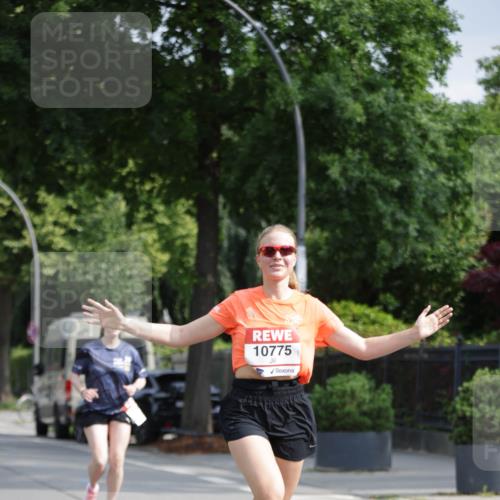 15.06.2025 - REWE Women's Run Jannik Wohlers http://msf.ph/oto/7954063 15.06.2025 08:49:15 Laufen 10775 meine-sportfotos.de