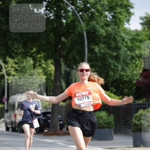15.06.2025 - REWE Women's Run Jannik Wohlers http://msf.ph/oto/7954068 15.06.2025 08:49:15 Laufen 10775 meine-sportfotos.de