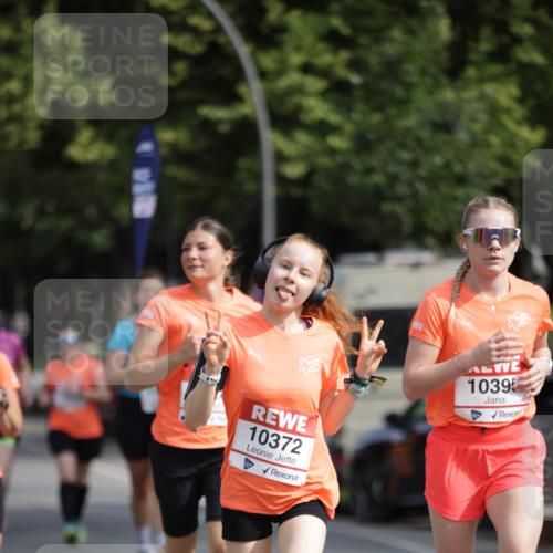 15.06.2025 - REWE Women's Run Jannik Wohlers http://msf.ph/oto/7954086 15.06.2025 08:49:19 Laufen 10372, 10395 meine-sportfotos.de