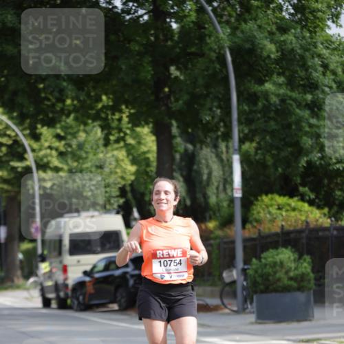 15.06.2025 - REWE Women's Run Jannik Wohlers http://msf.ph/oto/7954331 15.06.2025 08:49:30 Laufen 10754 meine-sportfotos.de